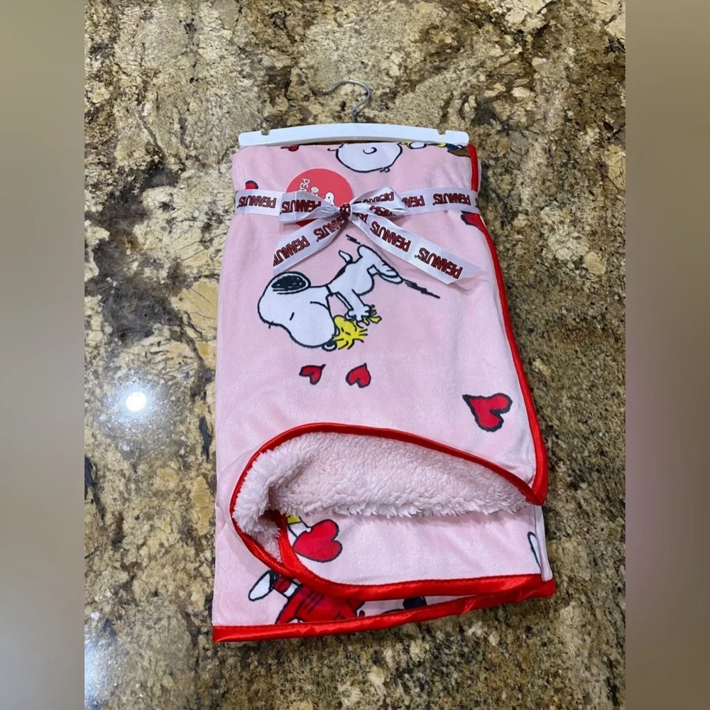 Peanuts Snoopy & Friends Baby Blanket - LOVE themed hearts soft sherpa new!